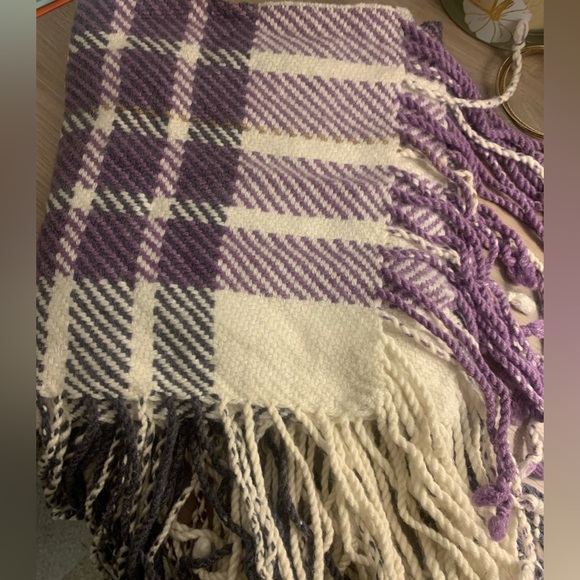 Purple and white plaid fringe scarf - Picture 2 of 3